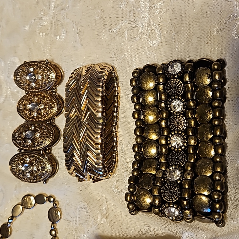 Bracelets - Picture 4 of 5